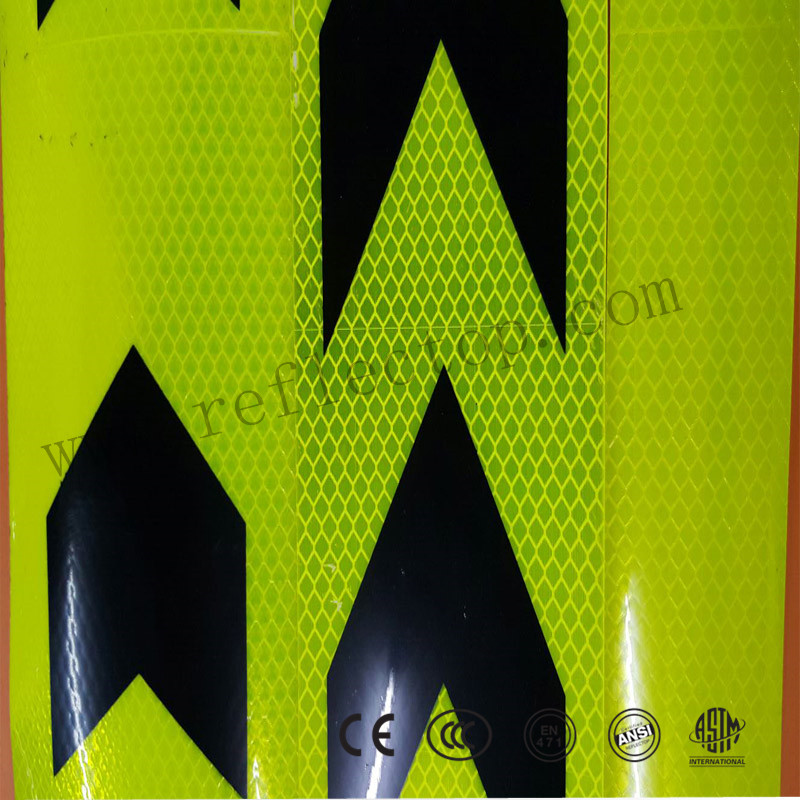 Reflective tape for vehicle