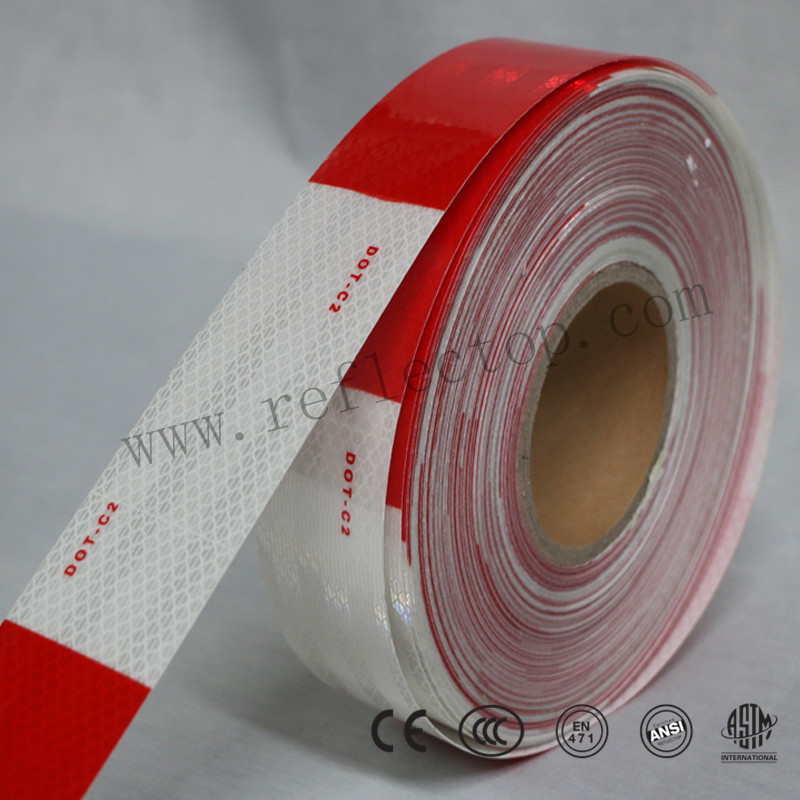 Light reflective tape for vehicle